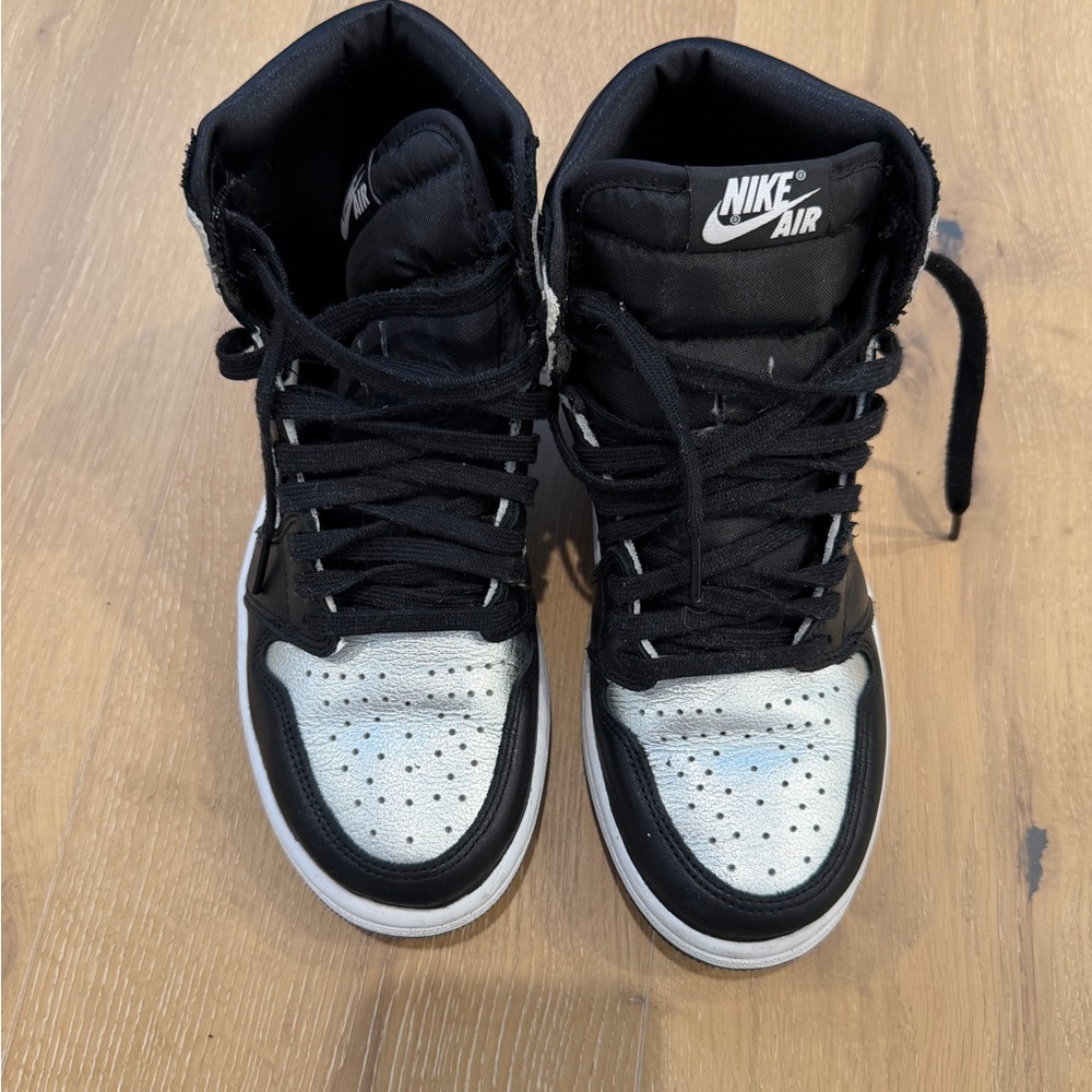 Jordan 1 Retro High
Silver Toe - Picture 2 of 4